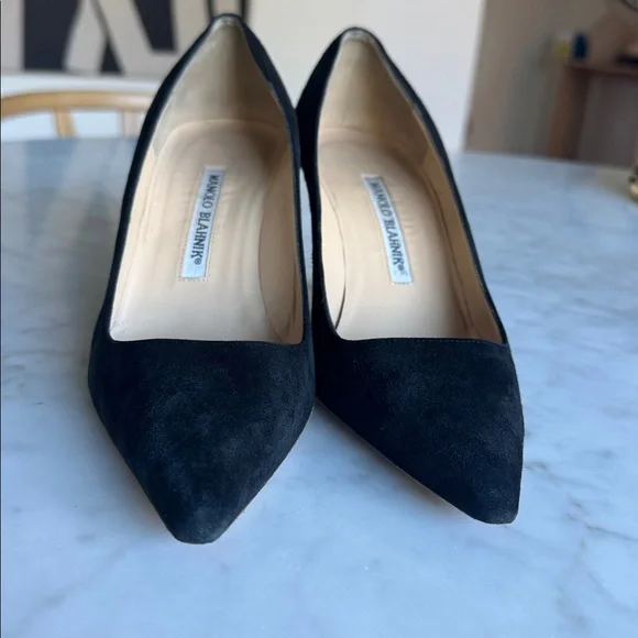 Manolo Blahnik black suede pumps 38.5 - Picture 7 of 8